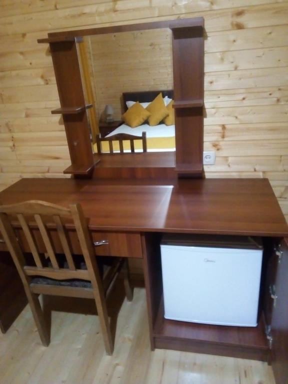 Cottage and Gigo Papa's Wine Cellar room 5