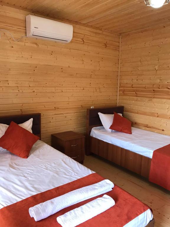 Cottage and Gigo Papa's Wine Cellar room 6